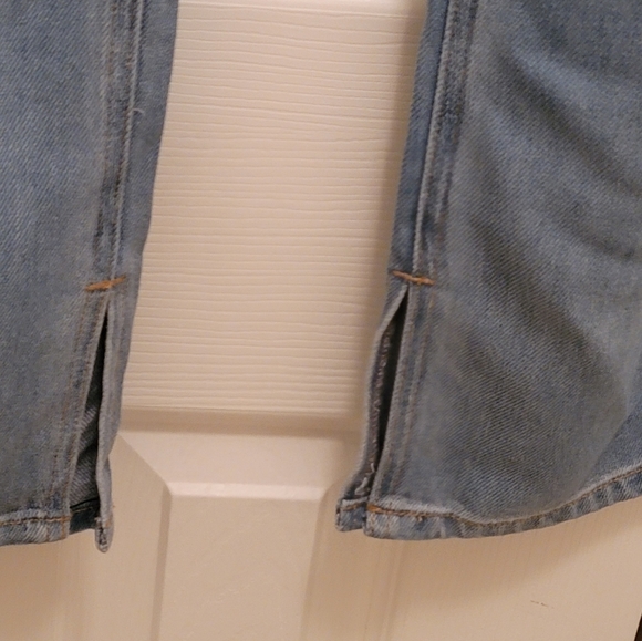 Urban Revivo Split Hem Straight Jeans - Picture 4 of 5